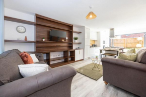 Rest&Recharge at Brookdale House (5 Bedrooms, 15mins to City Centre, Free Parking)